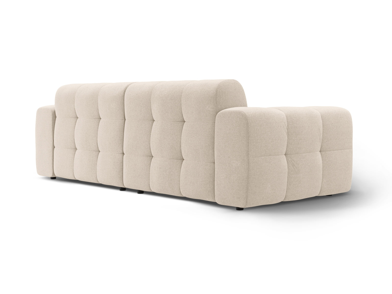 Elegantes Kendal 4-Sitzer Sofa in sanftem Beige, ideal für stilvolle Wohnräume. Komfort und Qualität vereint von Micadoni.