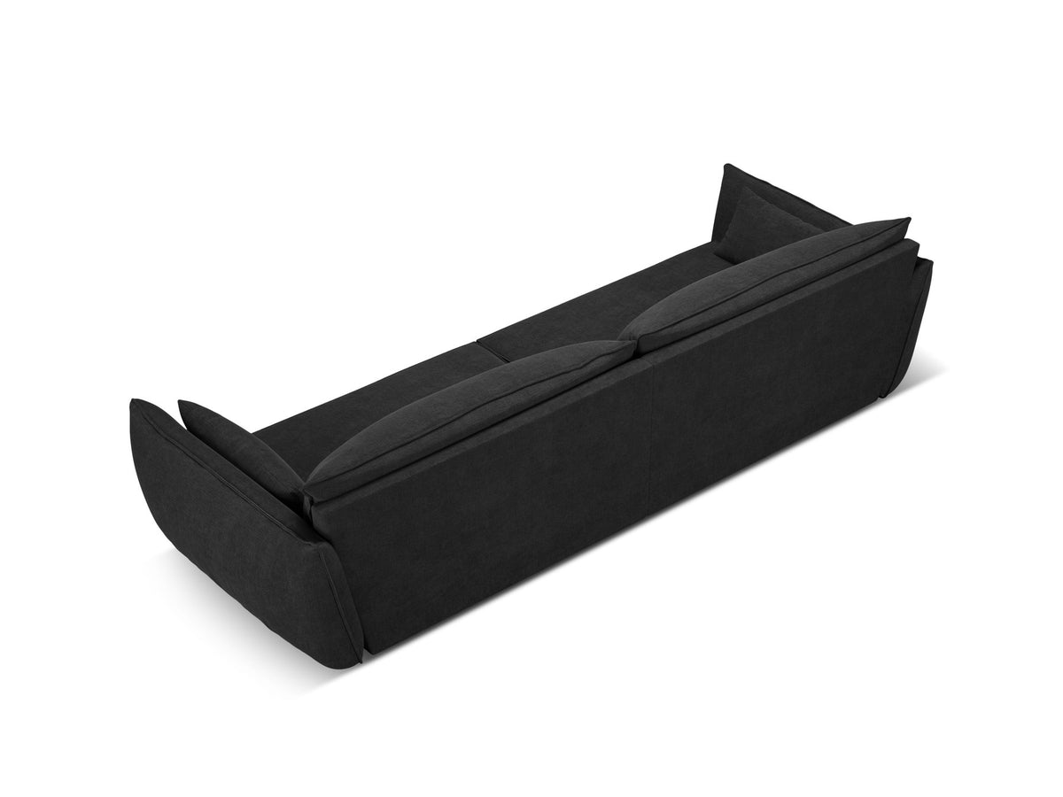 Kaelle Sofa 4 Sitzer in Black-Over The Horizon präsentiert im Onlineshop von KAQTU Design AG. 4er Sofa ist von Micadoni