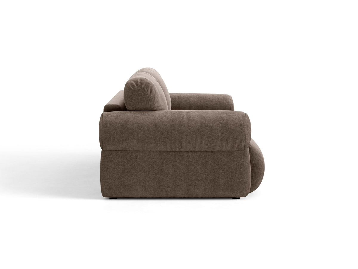 Beiges 4er Sofa Ophelia von Micadoni mit Liberty-Stoffbezug, niedriger Rückenlehne und schwarzen Kunststoffbeinen aus Polypropylen.