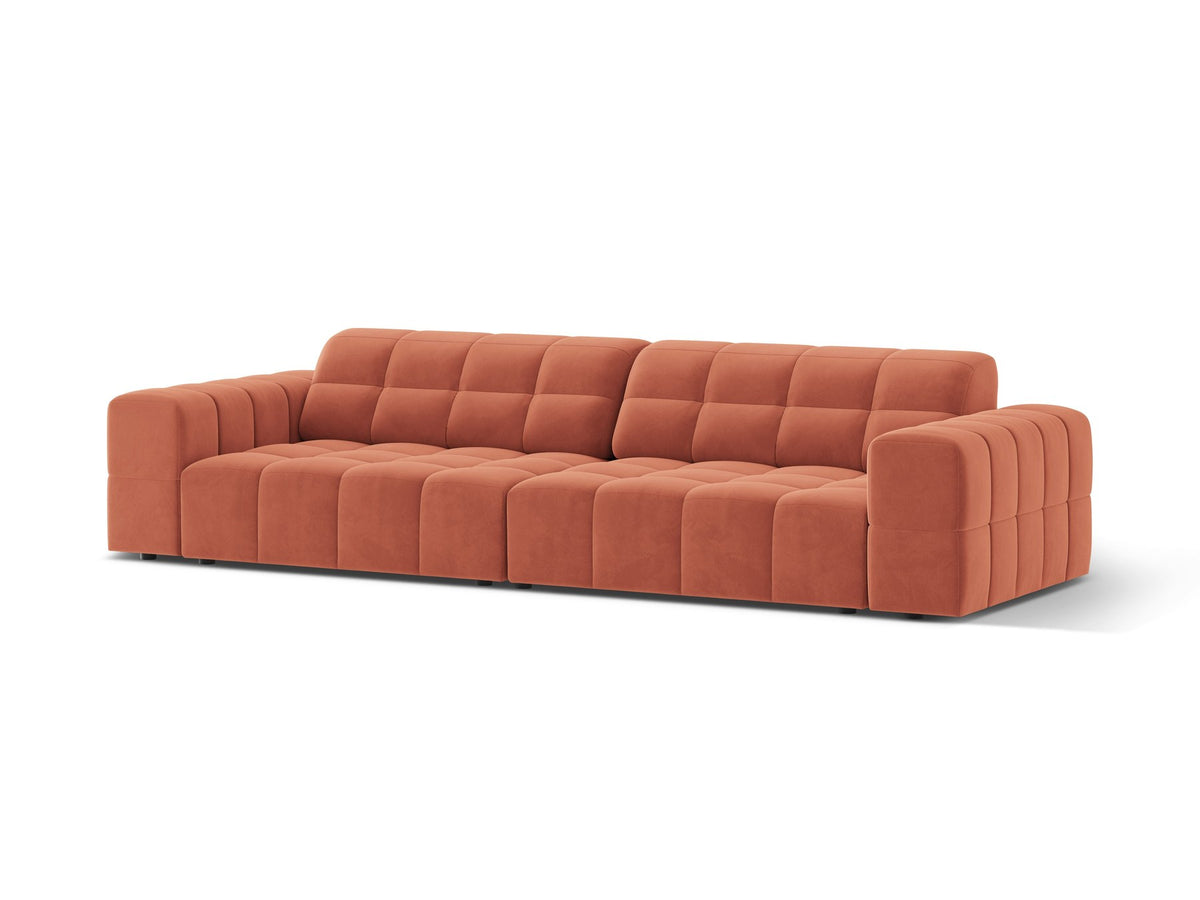 Beigefarbenes 4er Sofa Jennifer von Micadoni mit Samt-ähnlichem Bluvel-Stoff, schwarzen Kunststoffbeinen und gerader Rückenlehne.