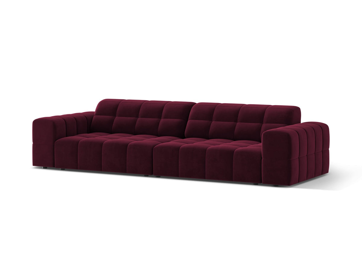 Beigefarbenes 4er Sofa Jennifer von Micadoni mit Samt-ähnlichem Bluvel-Stoff, schwarzen Kunststoffbeinen und gerader Rückenlehne.