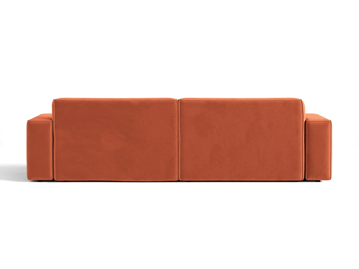 Modulares 4er Sofa Jodie von Micadoni in leichtem Beige mit Venus Samtstoff, schwarzen Kunststoffbeinen und niedriger Rückenlehne.