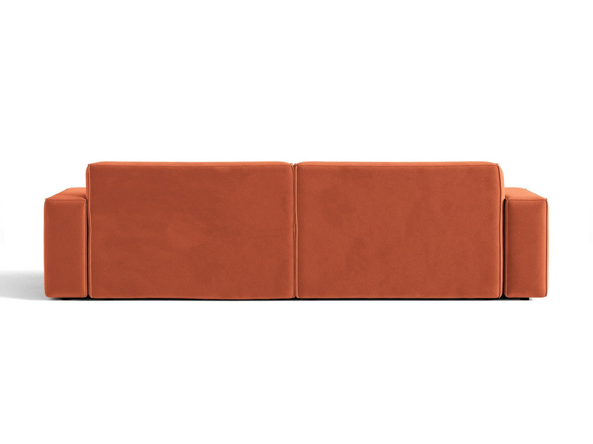 Modulares 4er Sofa Jodie von Micadoni in leichtem Beige mit Venus Samtstoff, schwarzen Kunststoffbeinen und niedriger Rückenlehne.