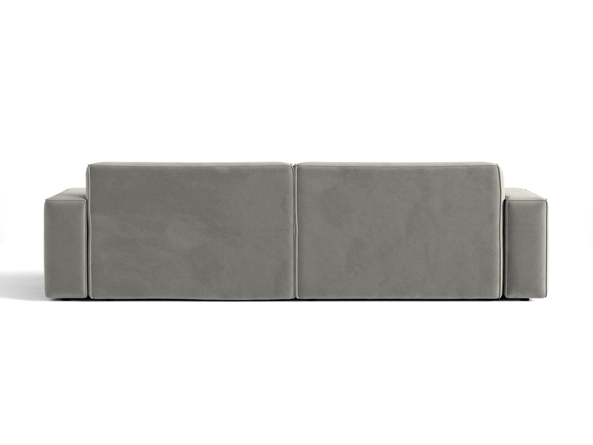 Modulares 4er Sofa Jodie von Micadoni in leichtem Beige mit Venus Samtstoff, schwarzen Kunststoffbeinen und niedriger Rückenlehne.