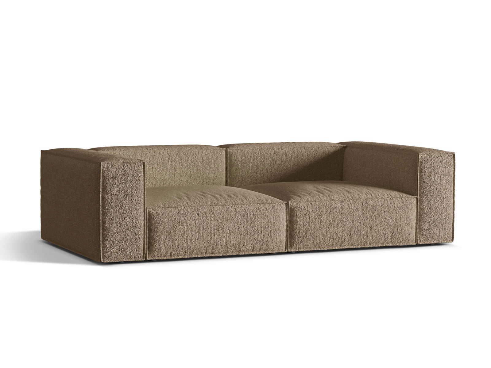 Elegantes Nuria Sofa für 4 Personen in stilvollem Cappuccino-Ton, ideal für modernes Wohndesign und Komfort. Von Micadoni.