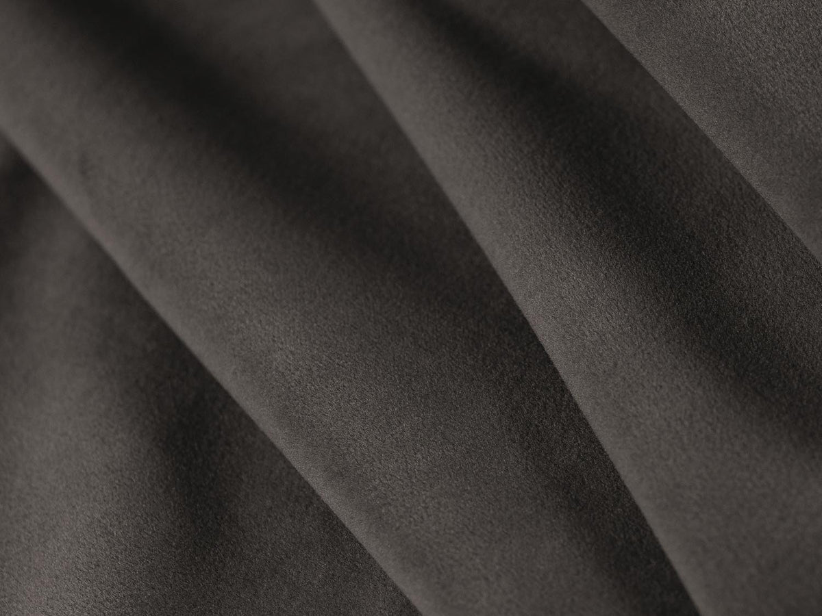 Ruby Velour Sofa 4 Sitzer in Dark Grey-Salvador präsentiert im Onlineshop von KAQTU Design AG. 4er Sofa ist von Micadoni