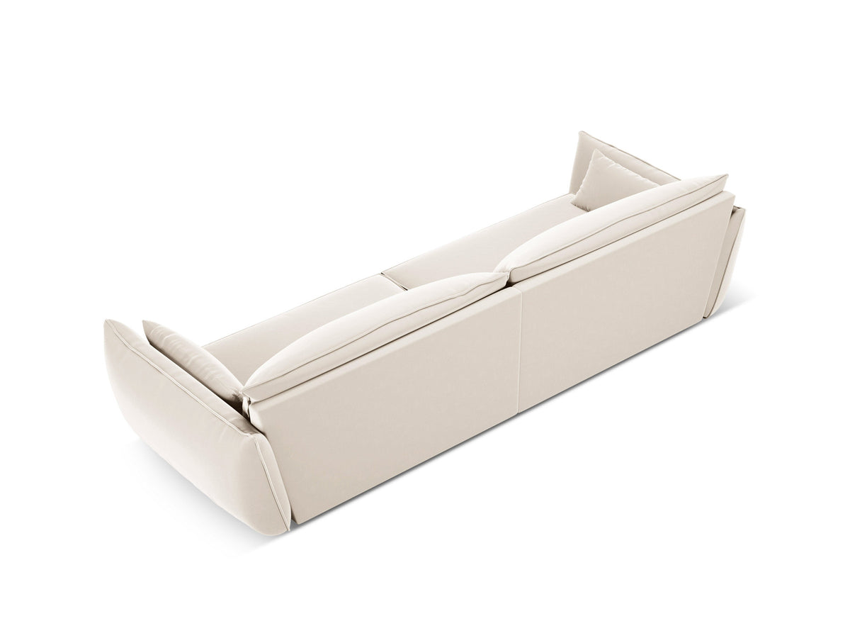 Kaelle Sofa 4 Sitzer in Light Beige-Bluvel präsentiert im Onlineshop von KAQTU Design AG. 4er Sofa ist von Micadoni