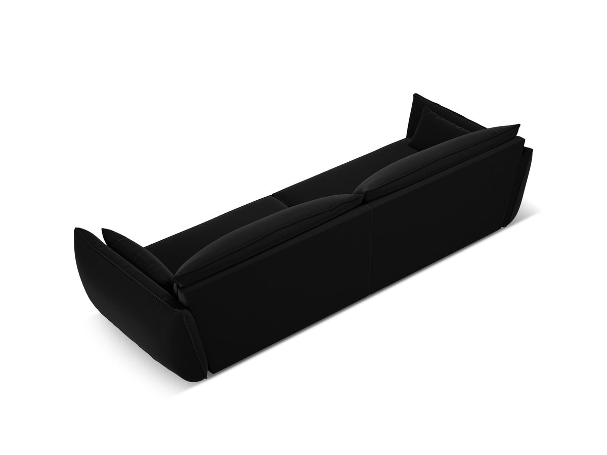 Kaelle Sofa 4 Sitzer in Black-Bluvel präsentiert im Onlineshop von KAQTU Design AG. 4er Sofa ist von Micadoni