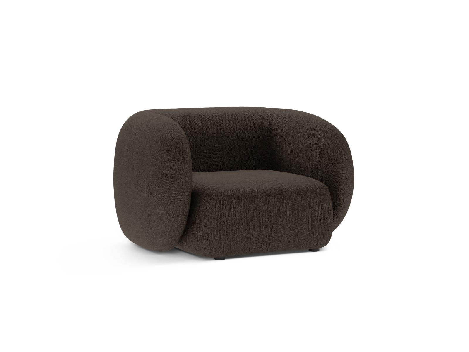 Eleganter Sessel Kate von Micadoni in warmem Braun, ideal für stilvolle Wohnräume und gemütliche Entspannung.