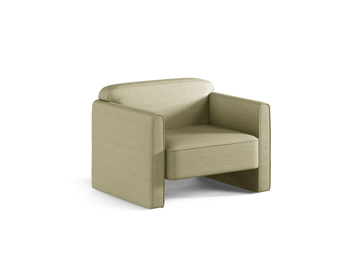 Beige Armsessel Abby von Micadoni mit strukturiertem Heritage-Stoffbezug, schwarzen Kunststoffbeinen und runder, kompakter Formgebung.