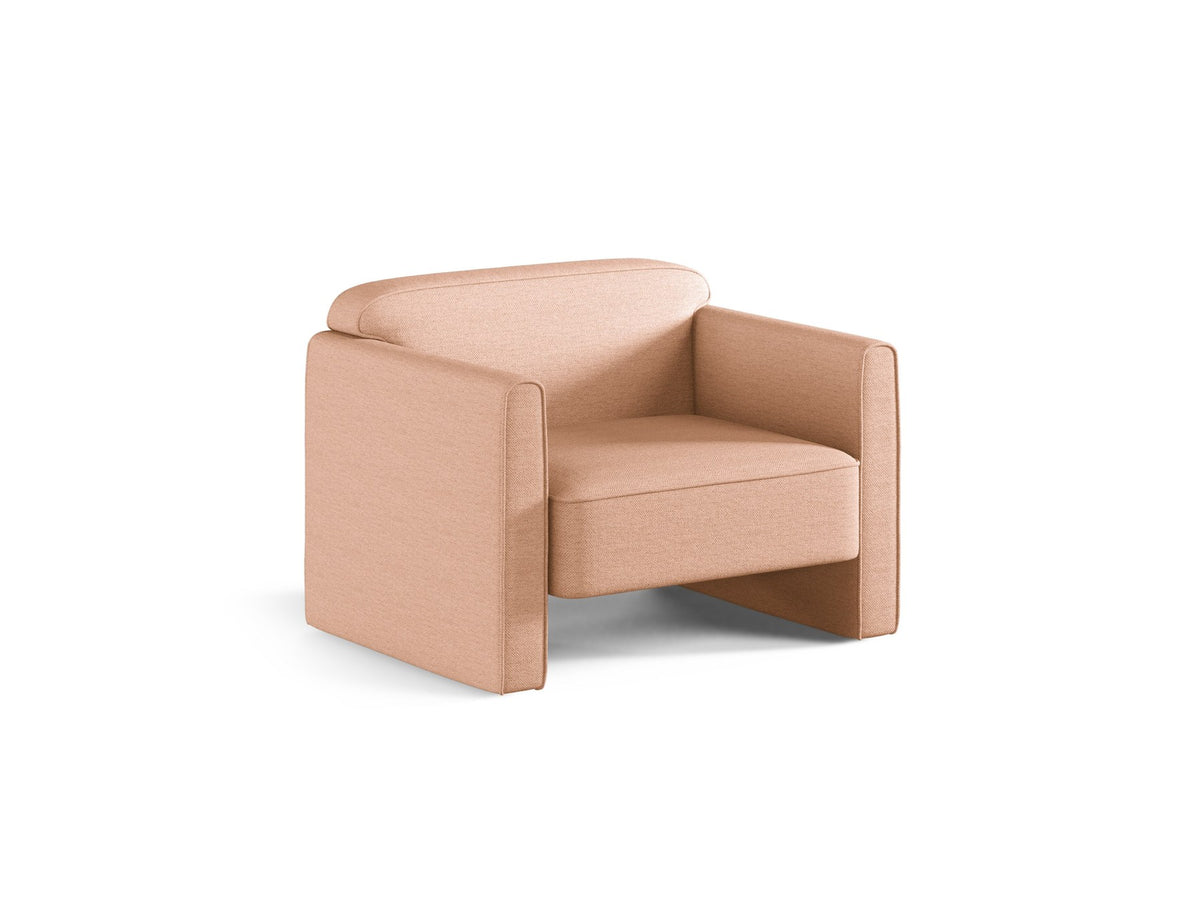 Beige Armsessel Abby von Micadoni mit strukturiertem Heritage-Stoffbezug, schwarzen Kunststoffbeinen und runder, kompakter Formgebung.