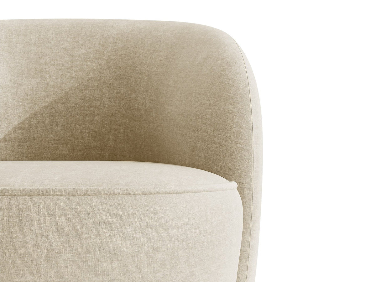 Drehbarer Sessel Jonas von Micadoni in leichtem Beige mit Veloursbezug, gepolsterten Kunststoff-Beinen und runder Sitzfläche.
