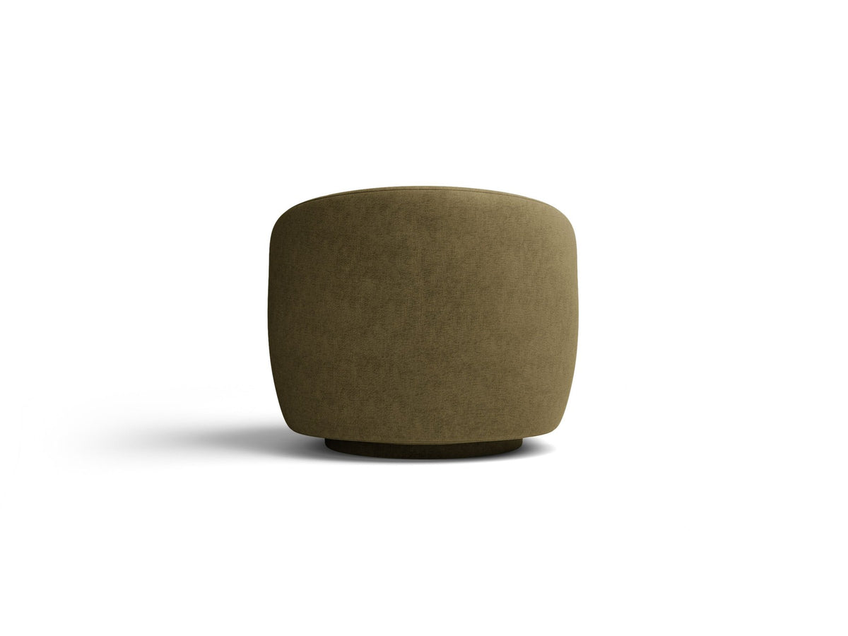 Drehbarer Sessel Letizia in leichtem Beige mit Chenille-Stoffbezug, gepolsterter Sitzfläche und niedrigen, stoffbezogenen Beinen.