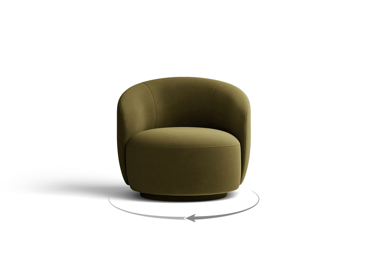 Drehbarer Sessel Letizia in leichtem Beige mit Chenille-Stoffbezug, gepolsterter Sitzfläche und niedrigen, stoffbezogenen Beinen.