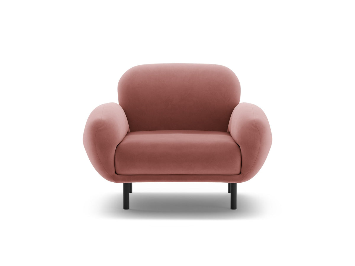 Weisser Poppy Armsessel von Micadoni mit Bouclé-Stoff, abgerundeter Form und schwarzen Metallbeinen, freigestellt fotografiert.