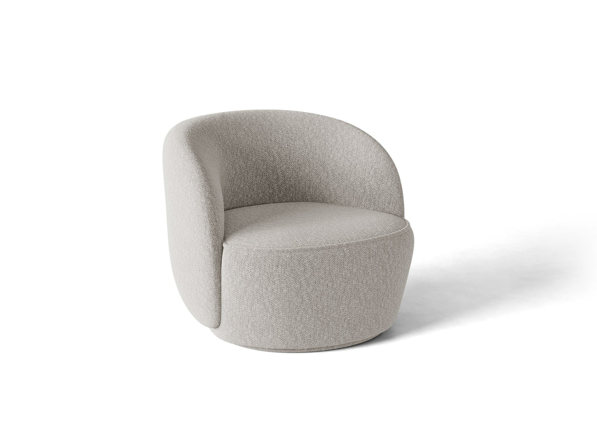 Drehbarer Sessel Jonas von Micadoni in leichtem Beige mit Veloursbezug, gepolsterten Kunststoff-Beinen und runder Sitzfläche.