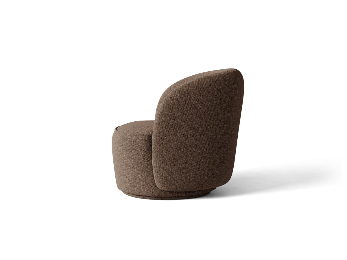 Drehbarer Sessel Jonas von Micadoni in leichtem Beige mit Veloursbezug, gepolsterten Kunststoff-Beinen und runder Sitzfläche.