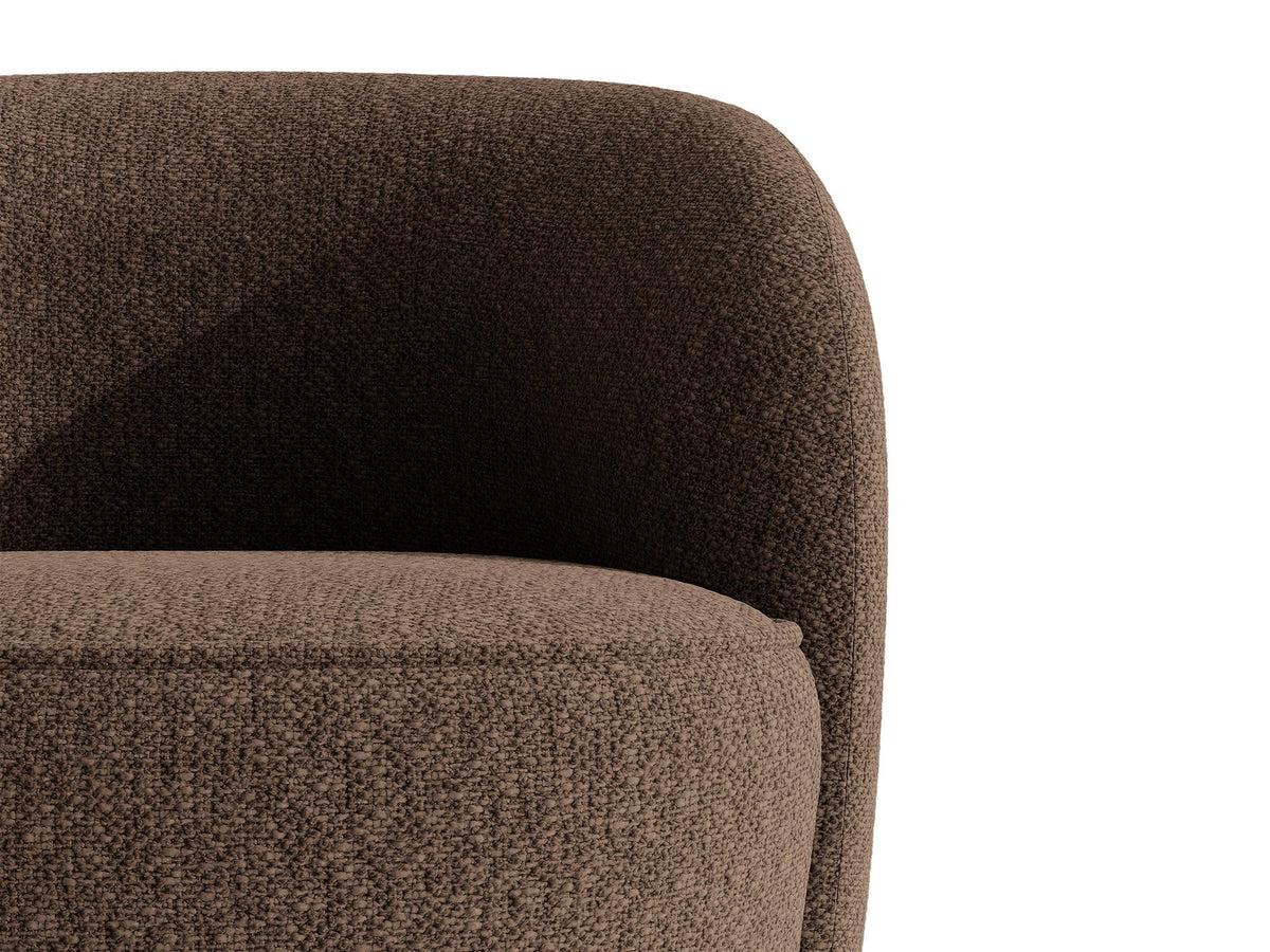 Drehbarer Sessel Jonas von Micadoni in leichtem Beige mit Veloursbezug, gepolsterten Kunststoff-Beinen und runder Sitzfläche.