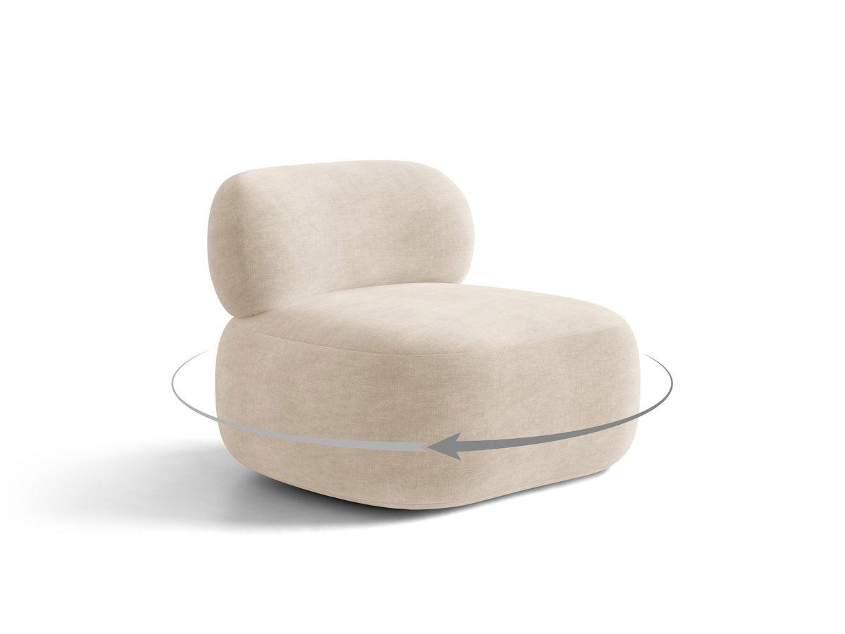 Drehbarer Sessel Aura von Micadoni mit gepolsterter Sitzfläche in Leichtes beige, Chenille-Stoff und schwarzem Stahlgestell auf Drehteller.
