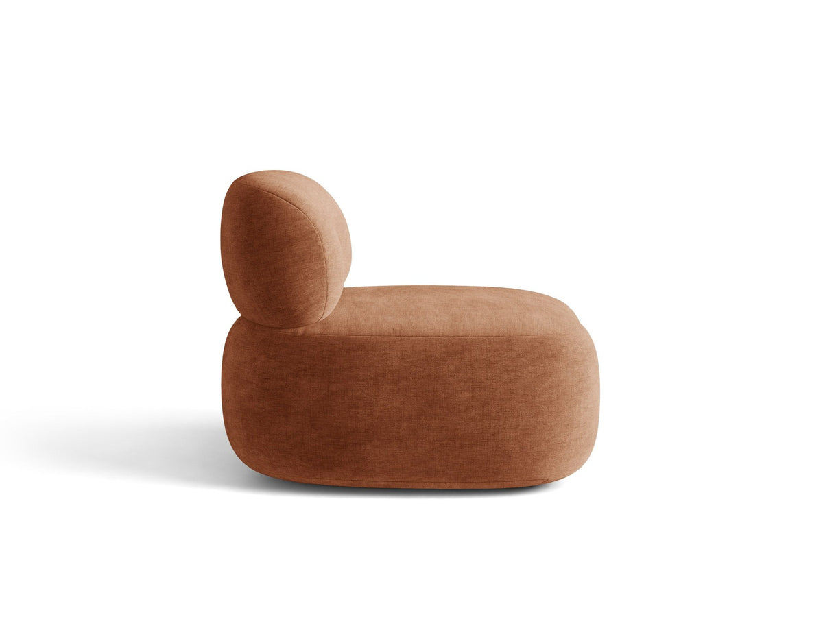 Drehbarer Sessel Aura von Micadoni mit gepolsterter Sitzfläche in Leichtes beige, Chenille-Stoff und schwarzem Stahlgestell auf Drehteller.