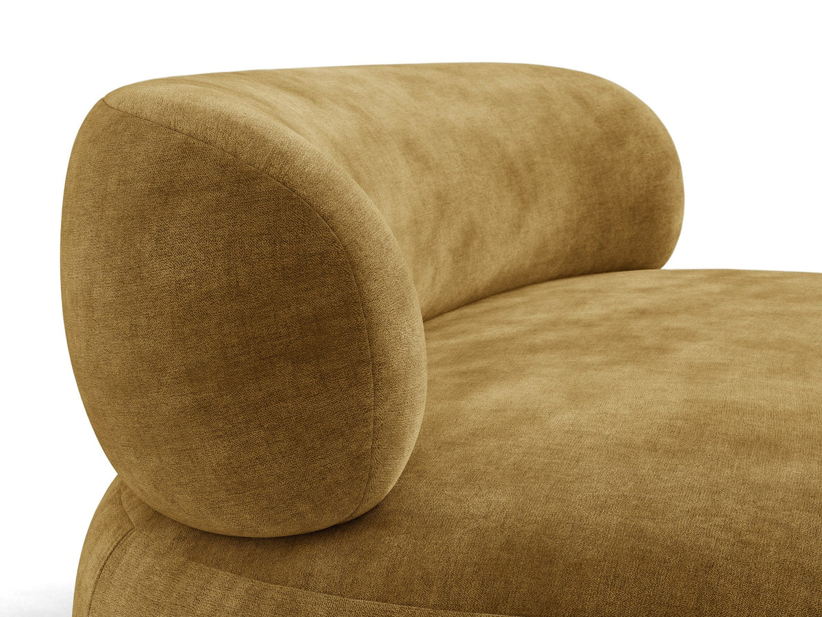 Drehbarer Sessel Aura von Micadoni mit gepolsterter Sitzfläche in Leichtes beige, Chenille-Stoff und schwarzem Stahlgestell auf Drehteller.
