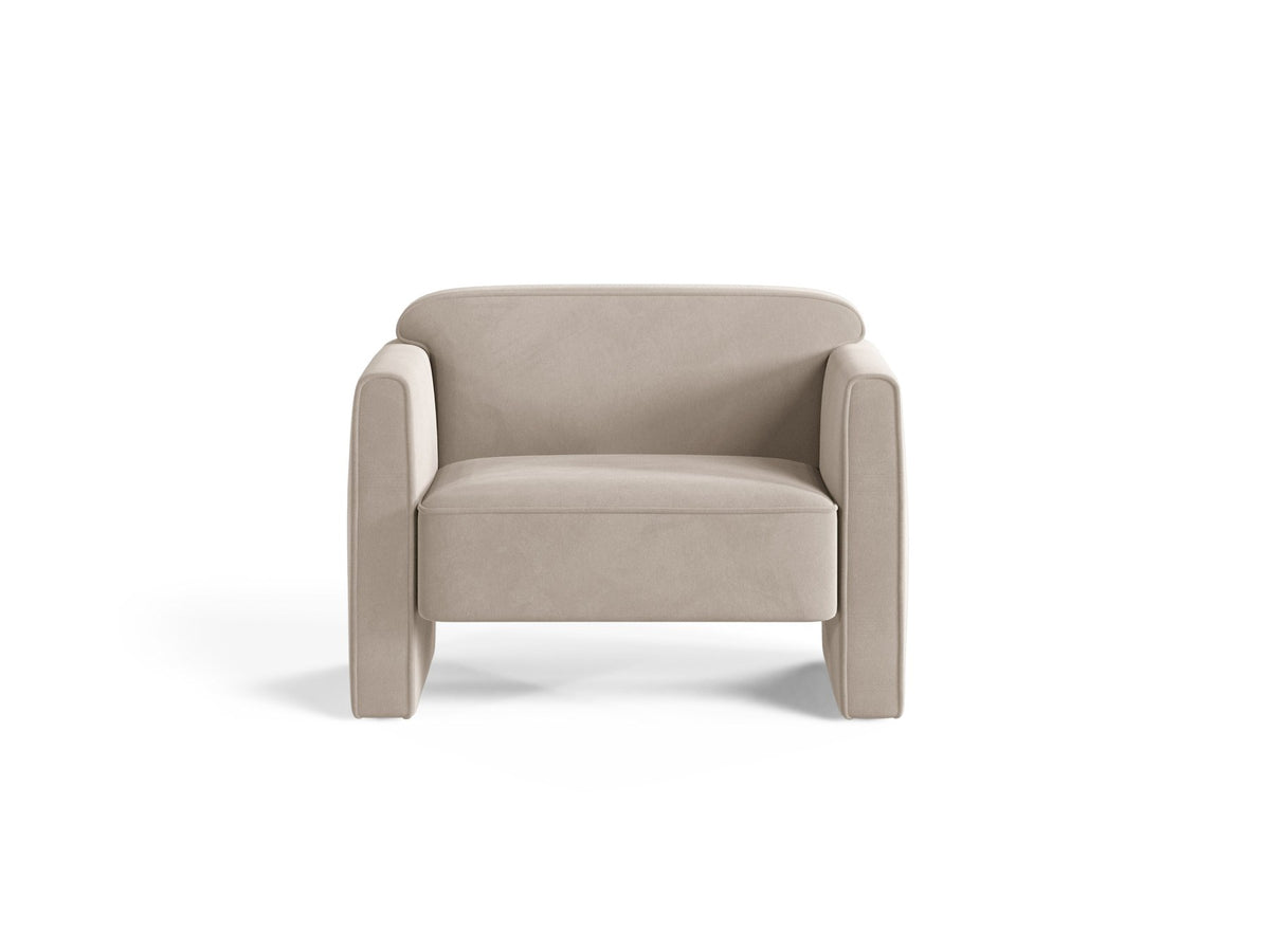 Beige Armsessel Abby von Micadoni mit strukturiertem Heritage-Stoffbezug, schwarzen Kunststoffbeinen und runder, kompakter Formgebung.