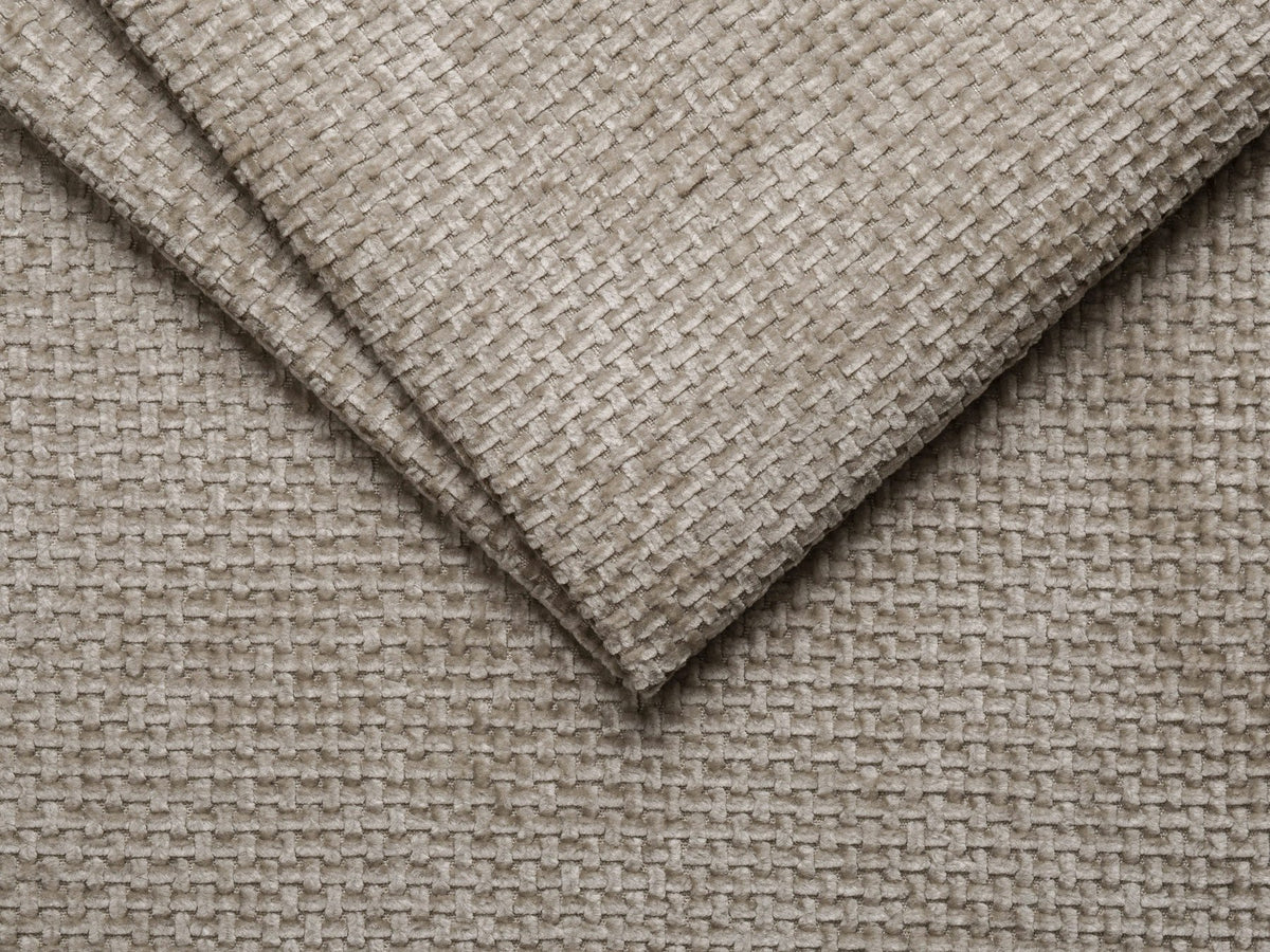 Whale Bettgestell von Micadoni in leichtem Beige mit Chenille-Bezug Eden, schwarzen Metallbeinen und schlichter, rechteckiger Form ohne Kopfteil.
