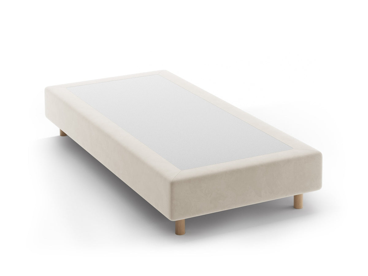 Bettgestell Whale von Micadoni in leichtem Beige mit Chenille-Bezug und Buchenholzbeinen, minimalistische Form ohne Kopfteil, Ansicht von schräg vorne.