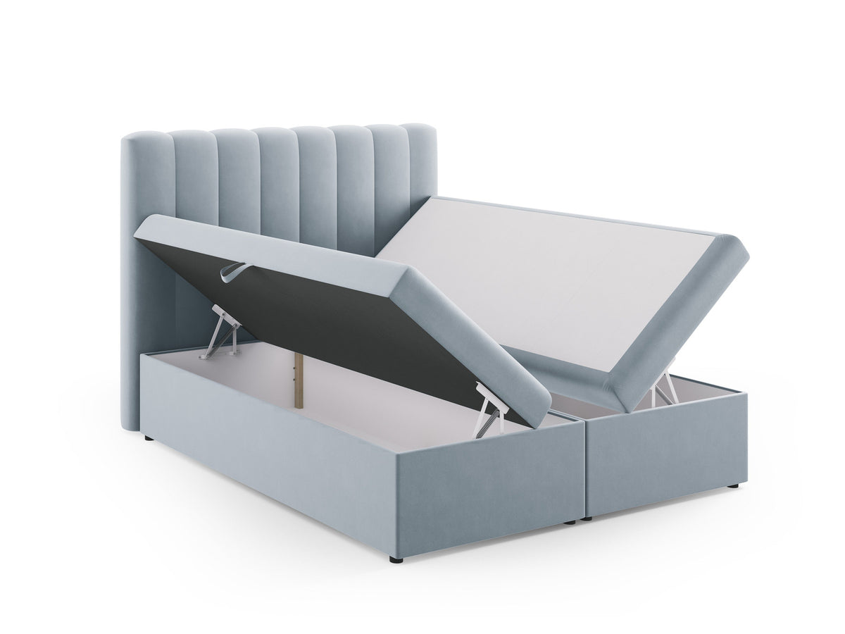 Kelp Boxspringbett Set 140cm: Headboard + Box Springs/Matratze + Matratze Topper in Light Blue-Bluvel präsentiert im Onlineshop von KAQTU Design AG. Bett ist von Micadoni