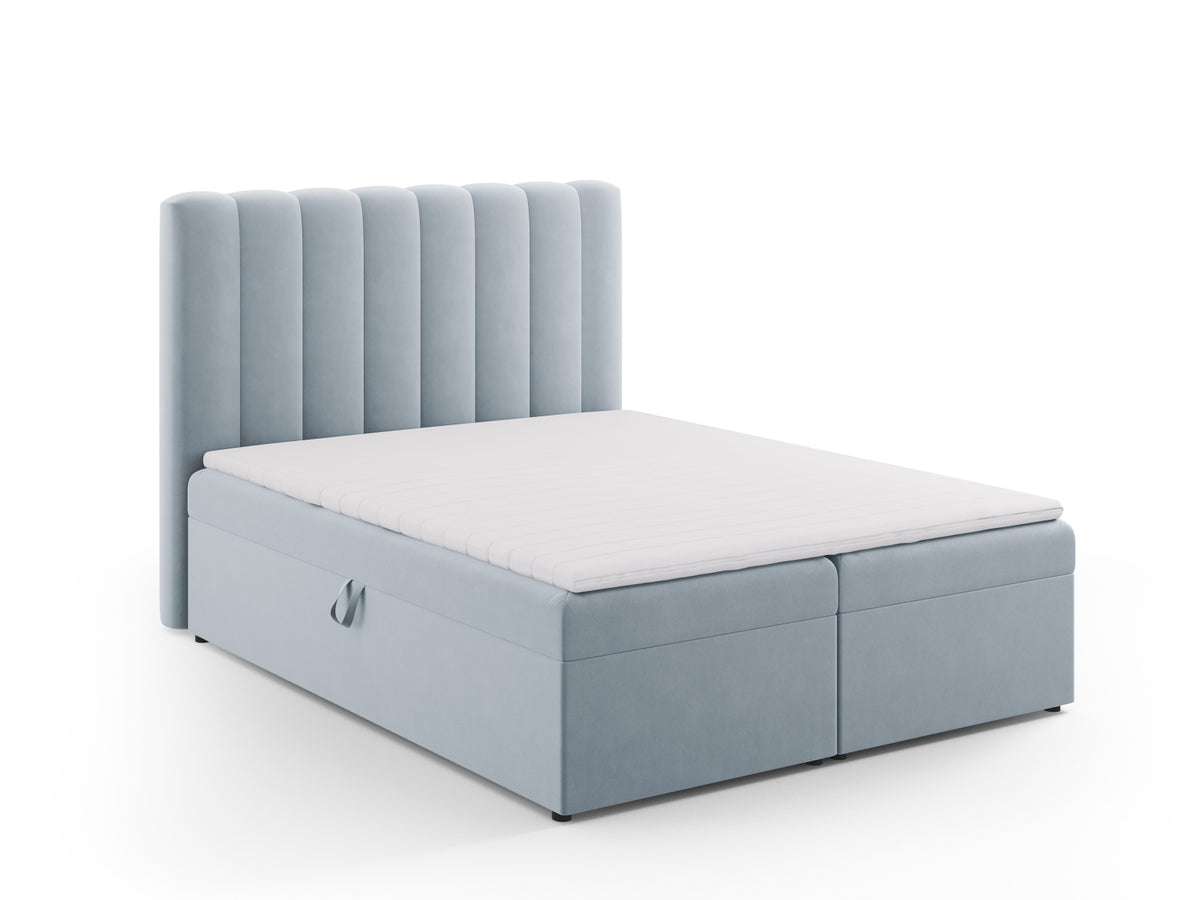 Kelp Boxspringbett Set 160cm: Headboard + Box Springs/Matratze + Matratze Topper in Light Blue-Bluvel präsentiert im Onlineshop von KAQTU Design AG. Bett ist von Micadoni