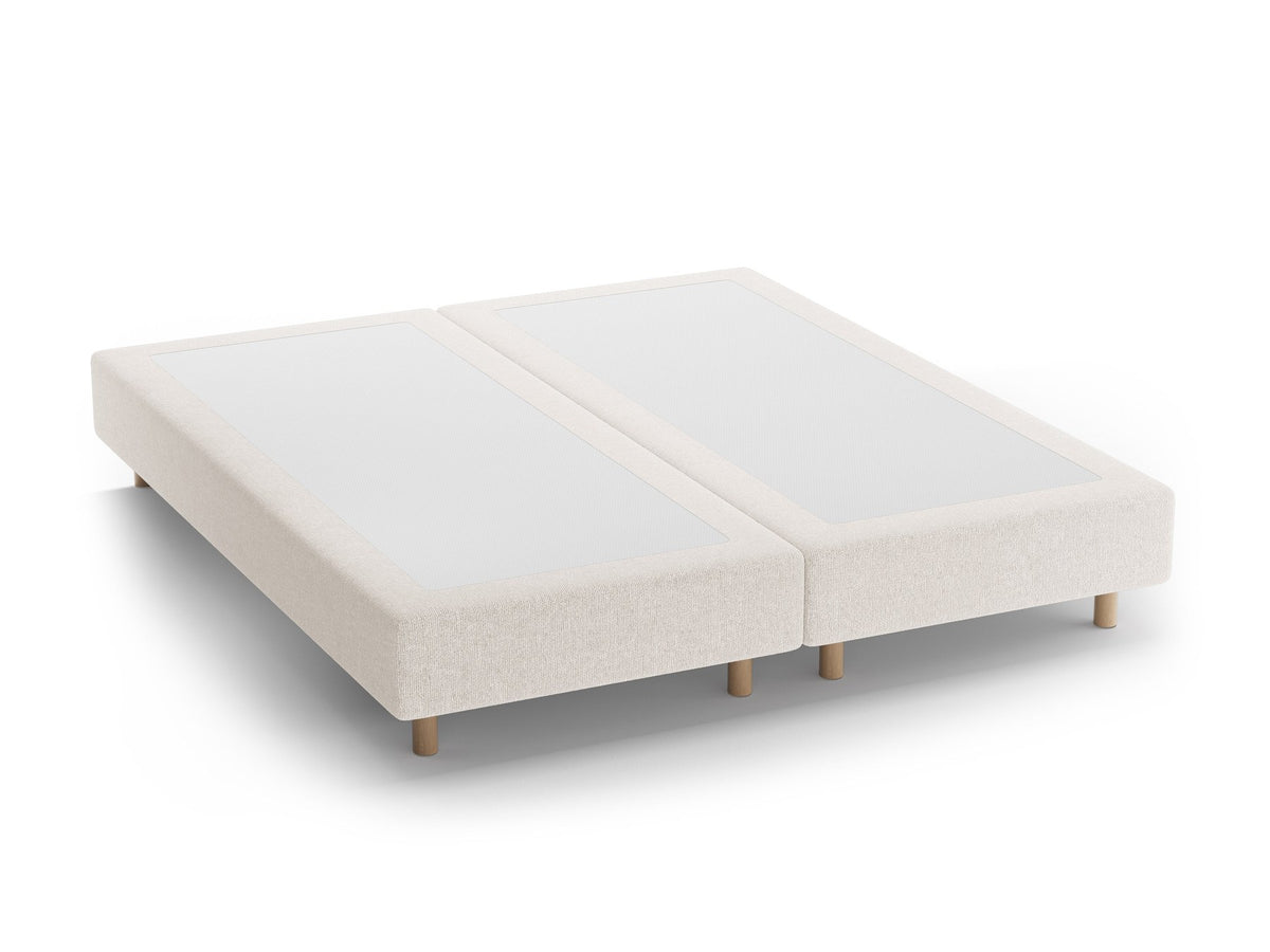 Bettgestell Whale von Micadoni in leichtem Beige, Chenille-Stoff Eden, Buchenholzbeine, ohne Kopfteil, Ansicht von schräg vorne.