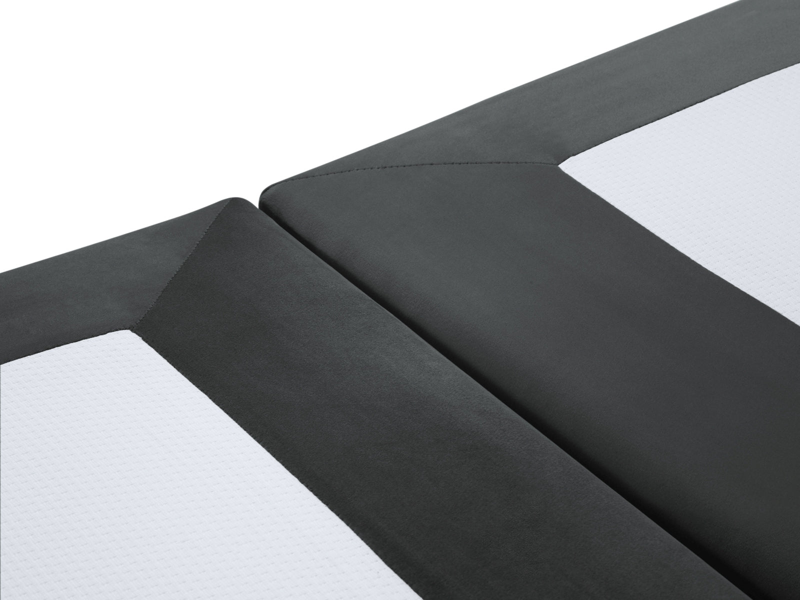 Erleben Sie die luxuriöse Whale Velour Base in elegantem Schwarz von Micadoni – ideal für zeitgemässe Wohnkonzepte und geschmackvolle Einrichtung.