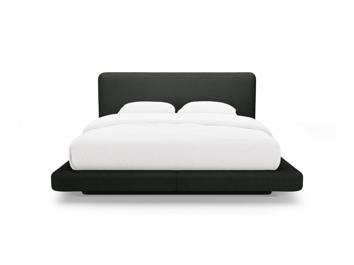 Linea Bett mit gepolstertem Kopfteil, Bezug aus Samtstoff, Gestell aus Möbelplatte mit Holzelementen, schwarze Kunststoffbeine, Ansicht von vorne.