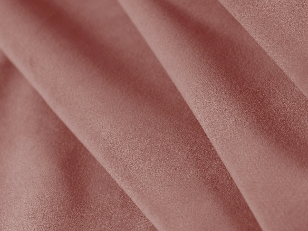 Polsterbett Dream mit hohem, gepolstertem Kopfteil in Elfenbein, Bettkasten mit Gaslift-Funktion, schwarze Kunststoffbeine, Grösse 200x211x122 cm.
