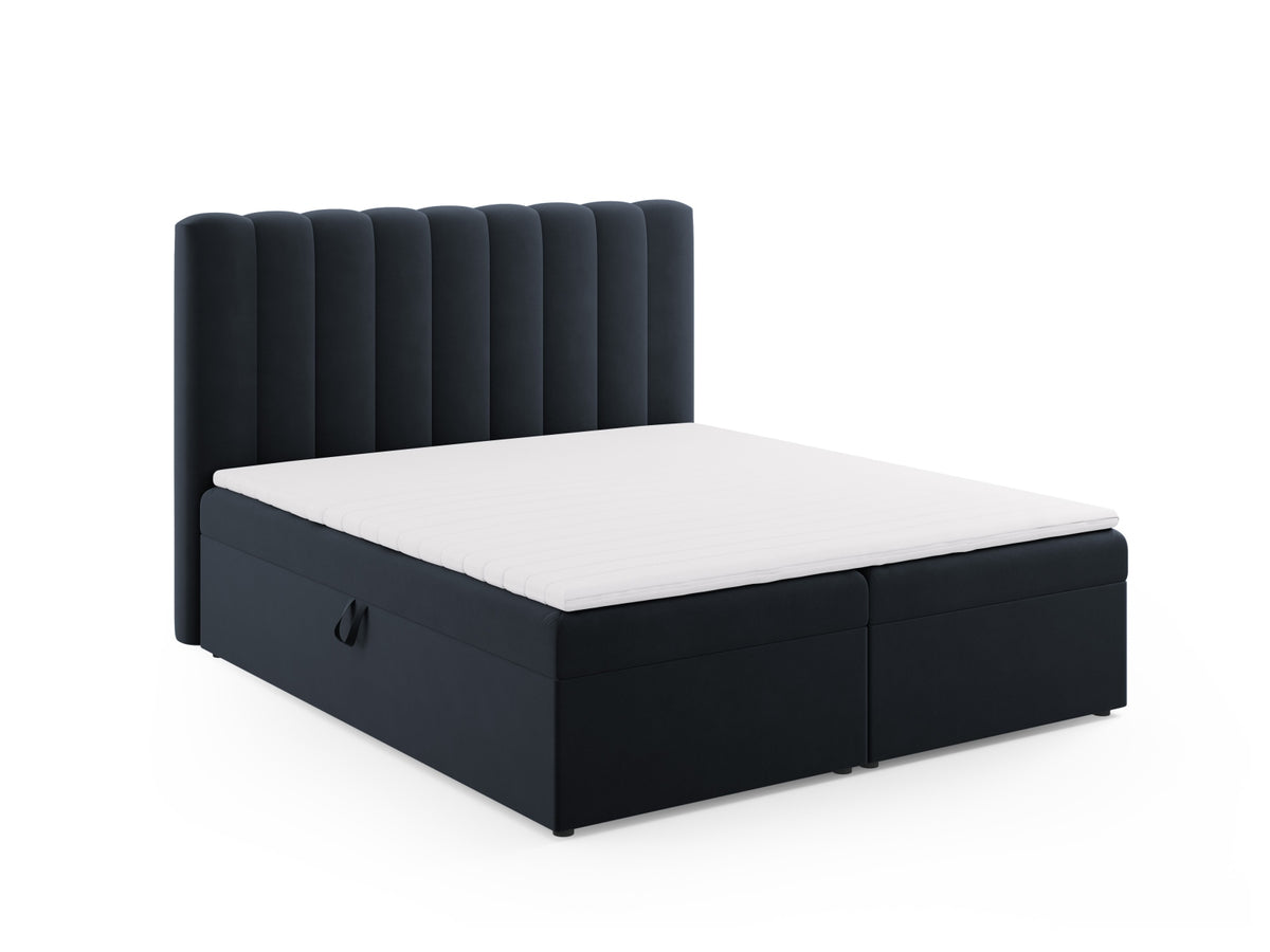 Kelp Boxspringbett Set 180cm: Headboard + Box Springs/Matratze + Matratze Topper in Dark Blue-Bluvel präsentiert im Onlineshop von KAQTU Design AG. Bett ist von Micadoni
