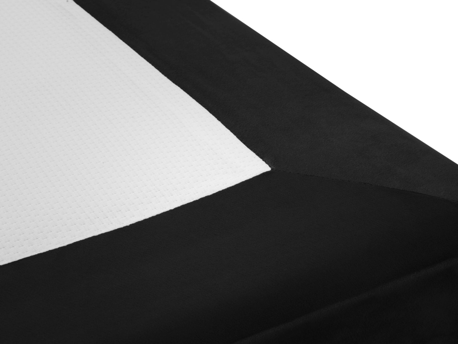 Entdecken Sie die edle Whale Velour Base in Schwarz von Micadoni – perfekt für moderne Wohnstile und stilvolle Inneneinrichtungen.