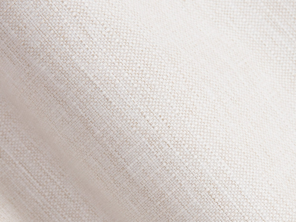 Bettgestell Whale von Micadoni ohne Kopfteil, Bezug aus Chenille-Stoff Eden in leichtem Beige, schwarze Metallbeine, minimalistische Form