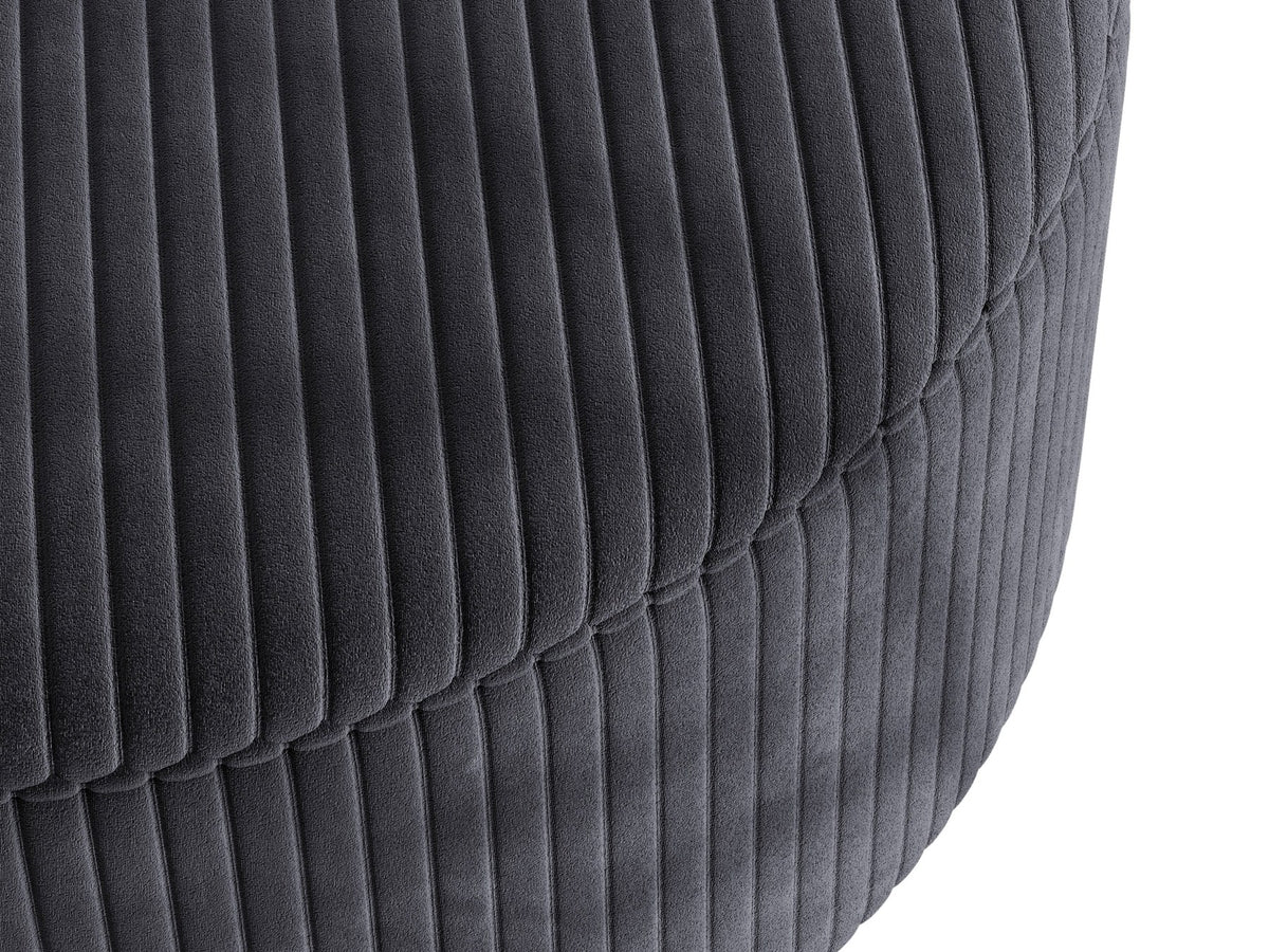Weisse Sitzbank Dia von Micadoni mit gepolstertem Bouclé-Bezug, schwarzen Kunststoffbeinen und kompaktem, rechteckigem Design.