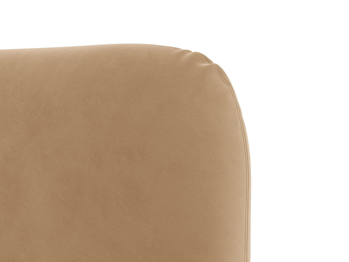 Foto des Vera Betts mit gepolstertem, abgerundetem Kopfteil in leichtem Beige, Chenille-Stoff und gepolsterten Holzbeinen.