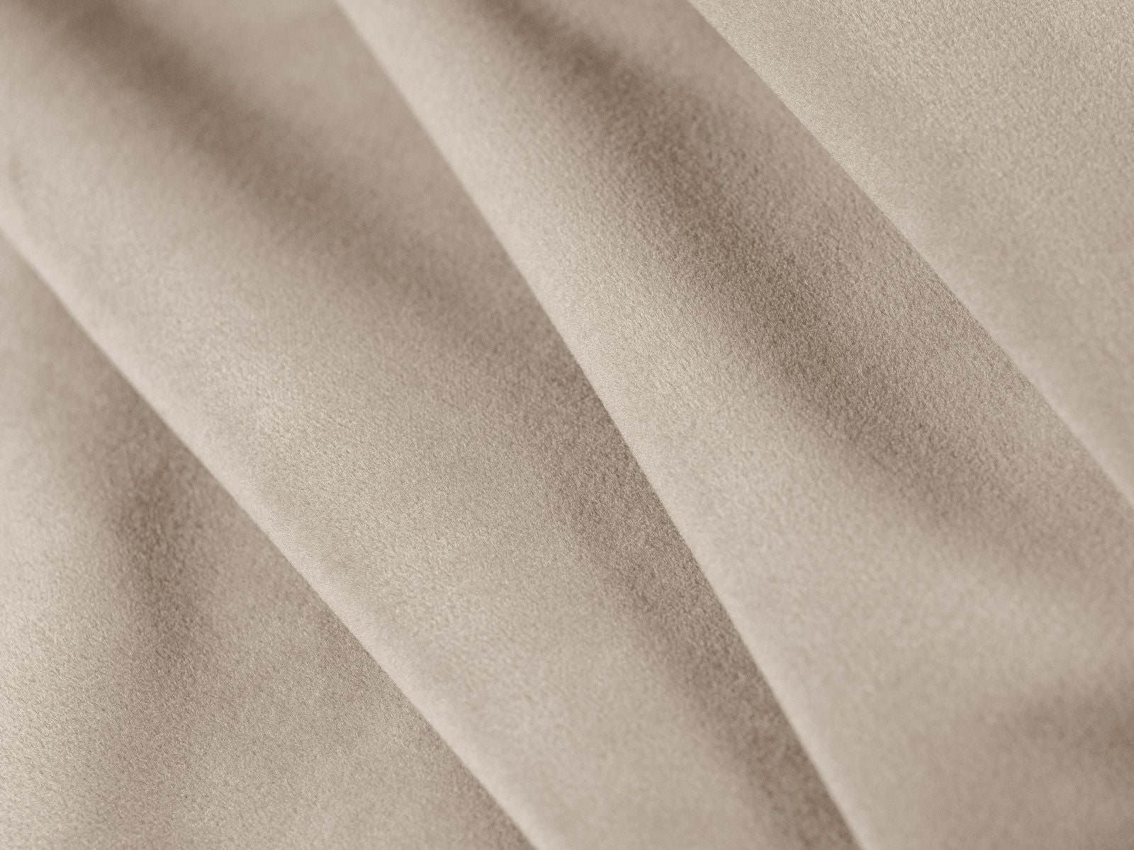 Stylisches Mount Bett von Micadoni in sanftem Beige, ideal für moderne Schlafzimmer, bietet cleveren Stauraum und ein geschmackvolles Kopfteil.