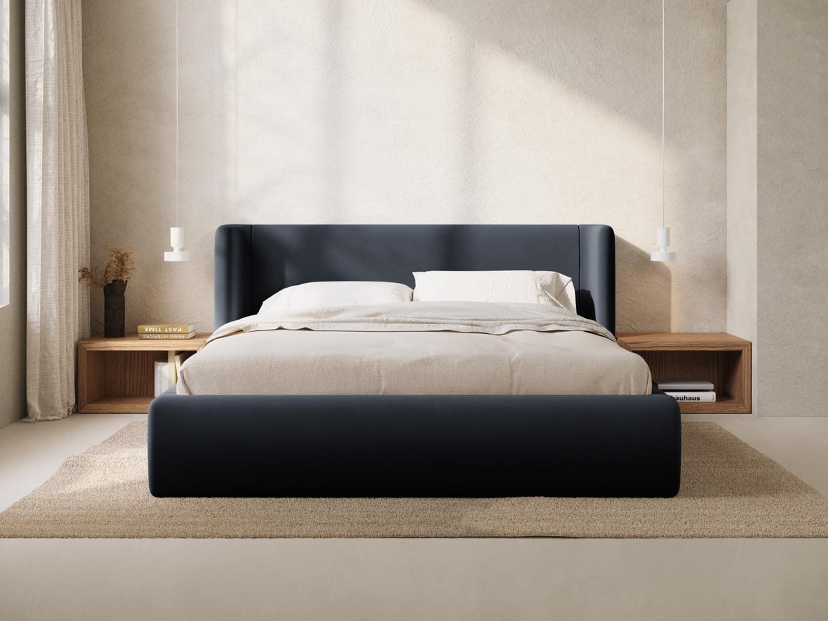 Jolene Bett mit Stauraum und Headboard 140cm in Dark Blue-Bluvel präsentiert im Onlineshop von KAQTU Design AG. Bett ist von Micadoni