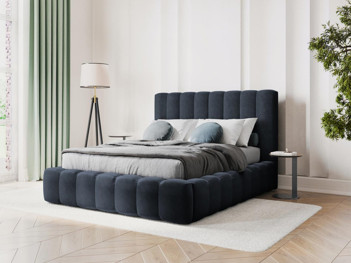 Kelp Bett mit Stauraum und Headboard 140cm in Dark Blue-Bluvel präsentiert im Onlineshop von KAQTU Design AG. Bett ist von Micadoni
