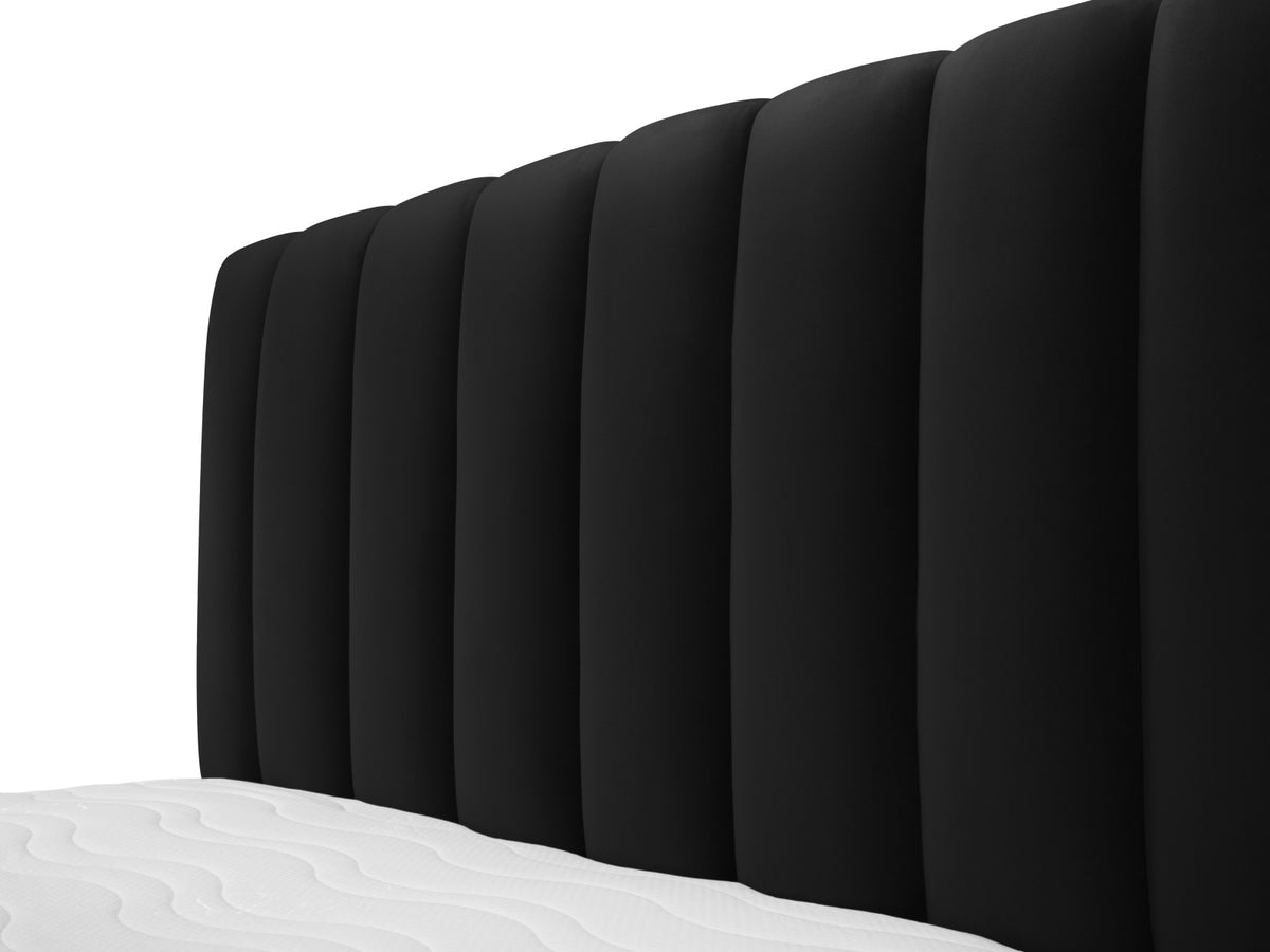Kelp Bett mit Stauraum und Headboard 140cm in Black-Bluvel präsentiert im Onlineshop von KAQTU Design AG. Bett ist von Micadoni