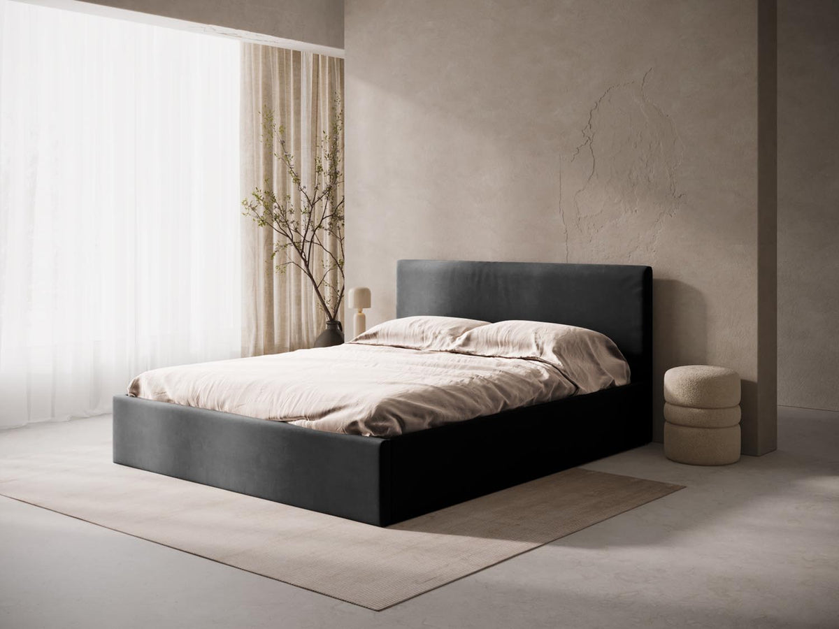 Susan Bett mit Stauraum 140cm in Black-Bluvel präsentiert im Onlineshop von KAQTU Design AG. Bett ist von Micadoni