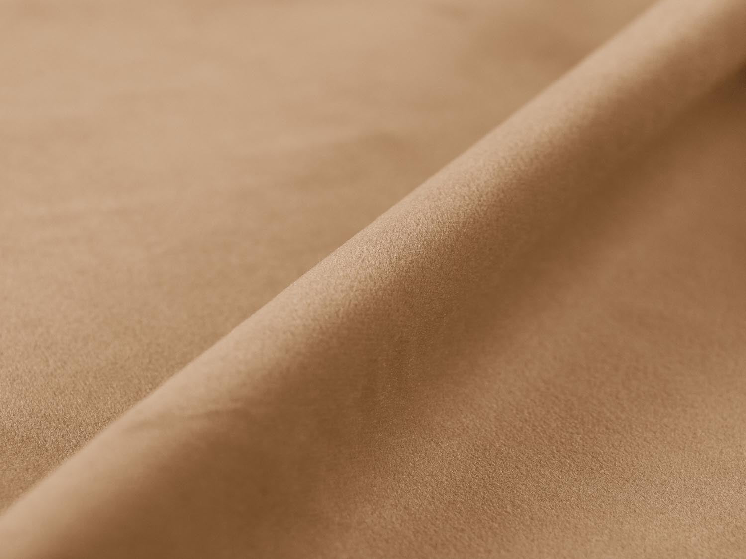 Lupine Velour Bett mit Stauraum und Headboard  166cm in Sand präsentiert im Onlineshop von KAQTU Design AG. Bett ist von Micadoni