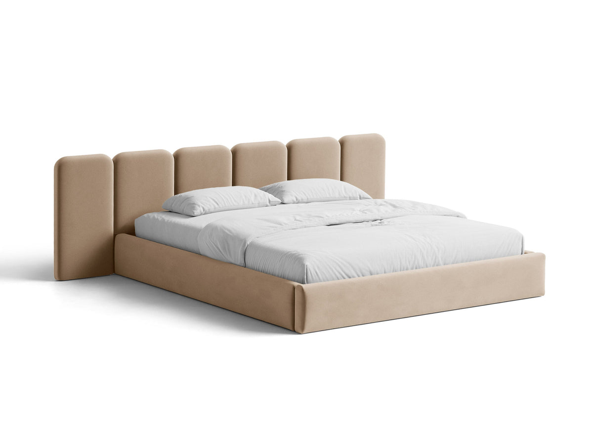 Saga Stauraumbett mit Kopfteil in Mandel beige, Bezug aus Magic Velvet Stoff, schwarze Kunststoffbeine, Bettkasten mit Gas-Lift-Mechanismus sichtbar.