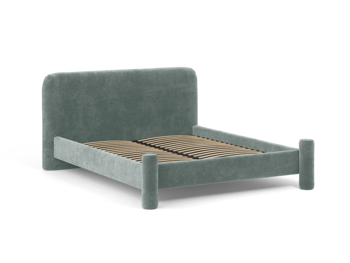 Polstergestell des Vera Betts mit abgerundetem Kopfteil in Chenille-Stoff Perfect Harmony, hellbeige, mit gepolsterten Holzbeinen.