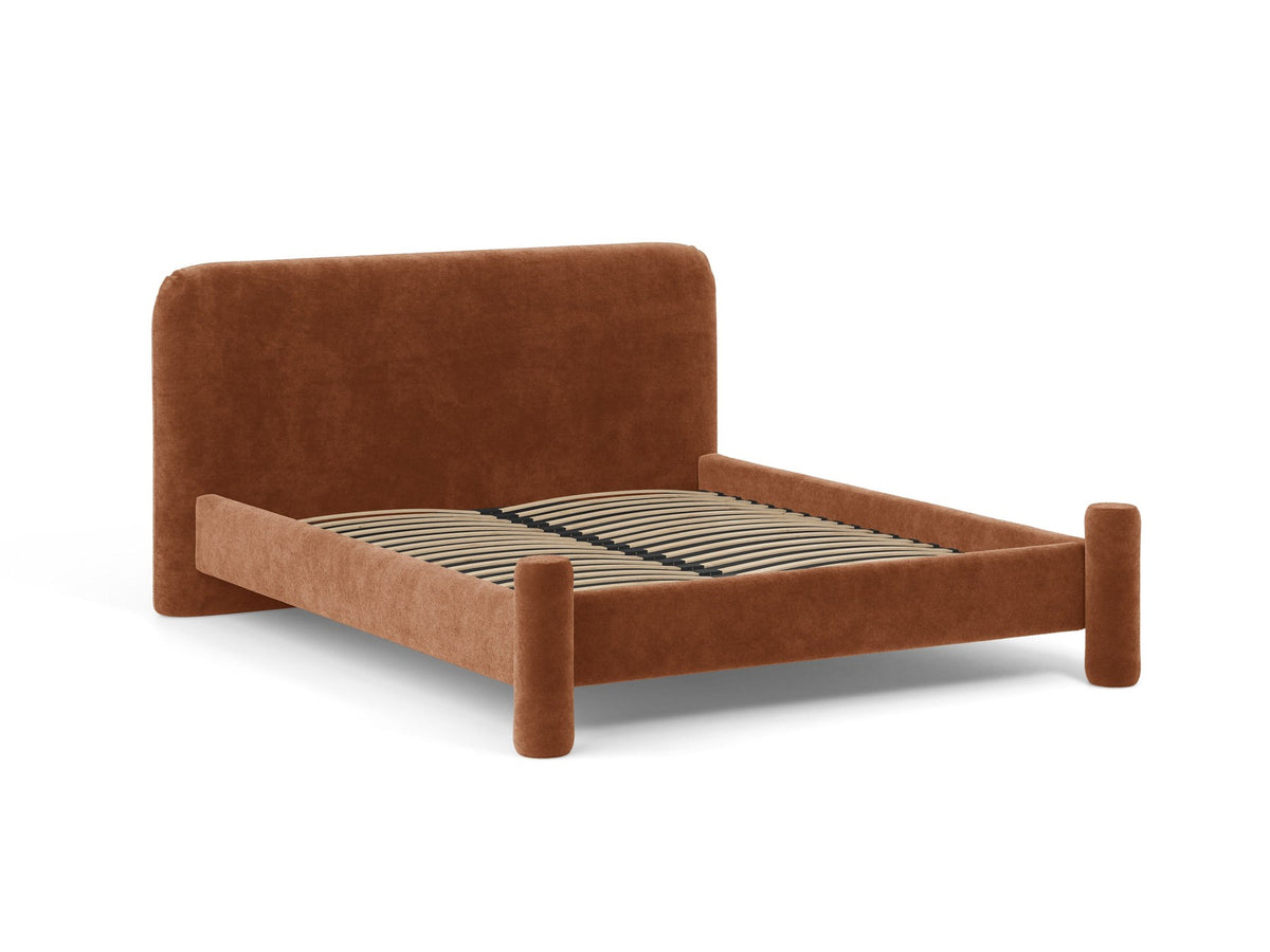 Polstergestell des Vera Betts mit abgerundetem Kopfteil in Chenille-Stoff Perfect Harmony, hellbeige, mit gepolsterten Holzbeinen.