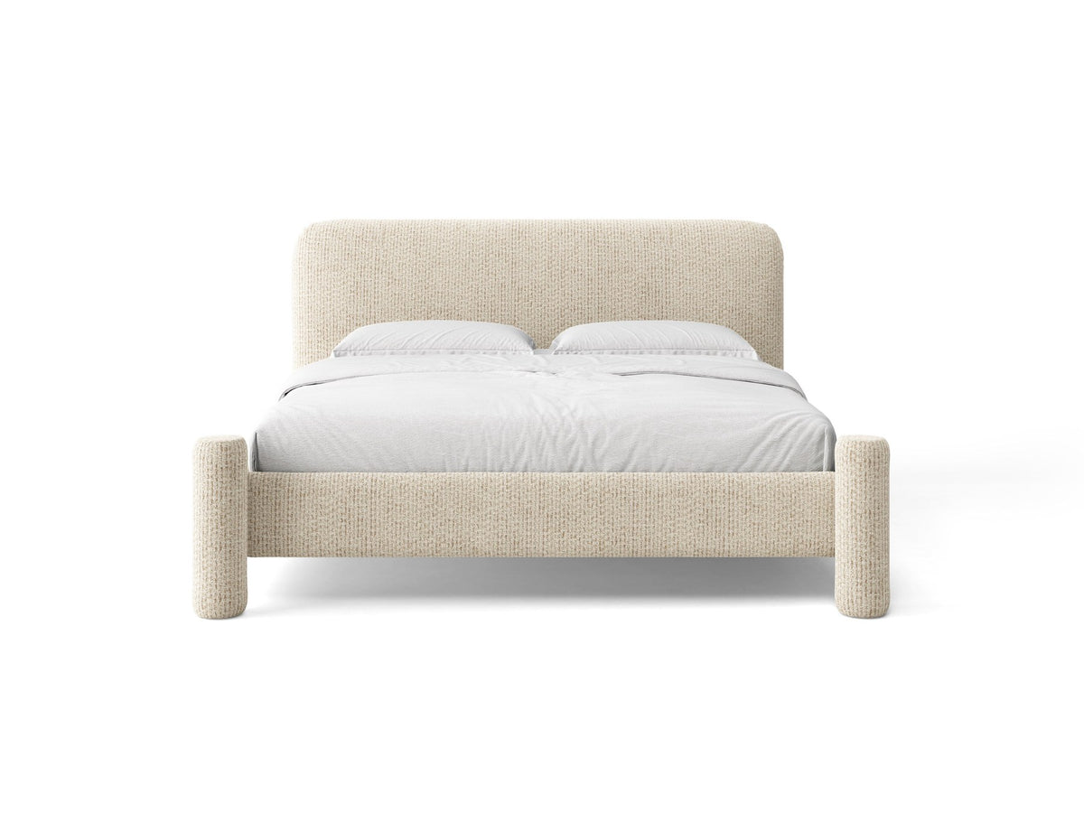 Polstergestell des Vera Betts mit abgerundetem Kopfteil in Chenille-Stoff Perfect Harmony, hellbeige, mit gepolsterten Holzbeinen.