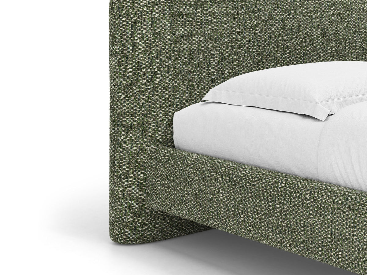 Polstergestell des Vera Betts mit abgerundetem Kopfteil in Chenille-Stoff Perfect Harmony, hellbeige, mit gepolsterten Holzbeinen.